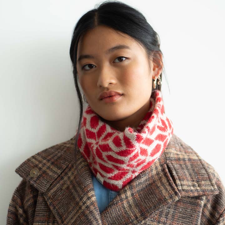 Lalura - Wholesale Scarf - Women's - Tessellated stars neck red6