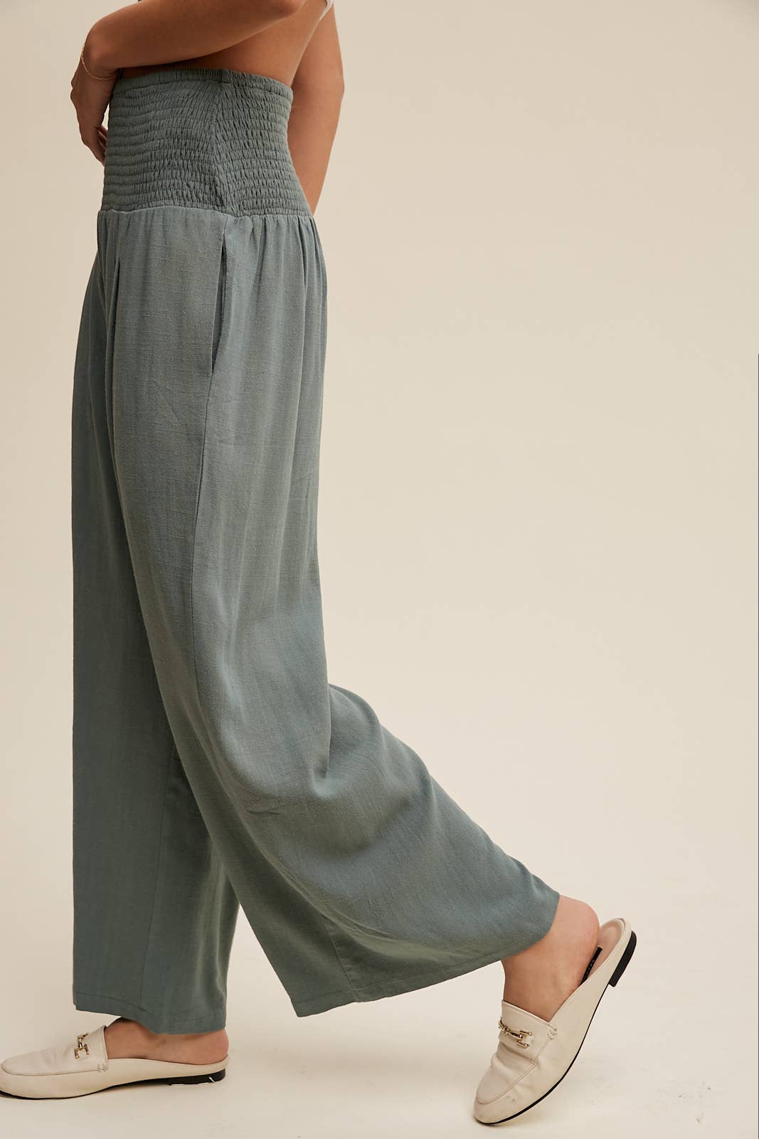 Listicle - Wholesale Pants - Women's - Smocked Waist Wide Leg Pants
Smocked Waist Wide Leg Pants
17