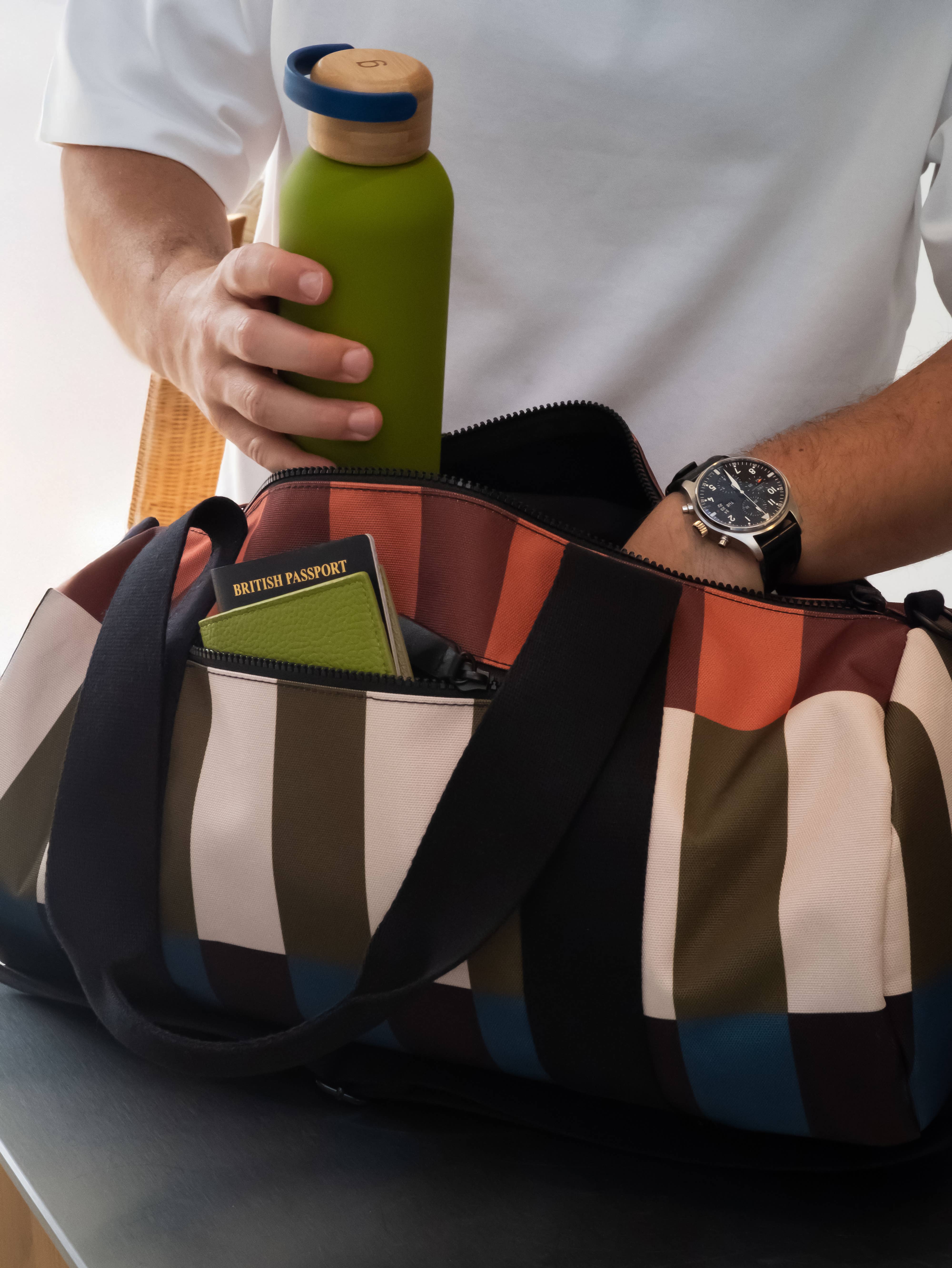 Caroline Gardner – wholesale Water bottle – Green Metal Water Bottle3