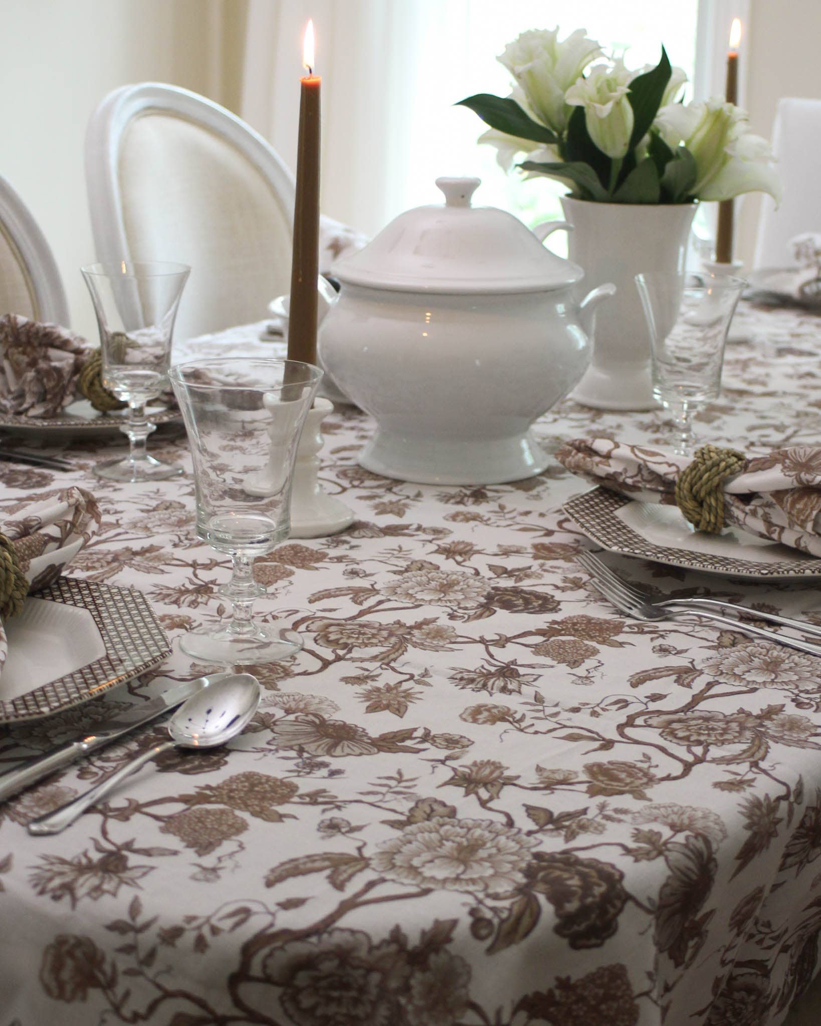 Castaño Mantel de algodón marrón castaño con estampado floral para decoración de mesa de otoño de venta al por mayor en Faire2