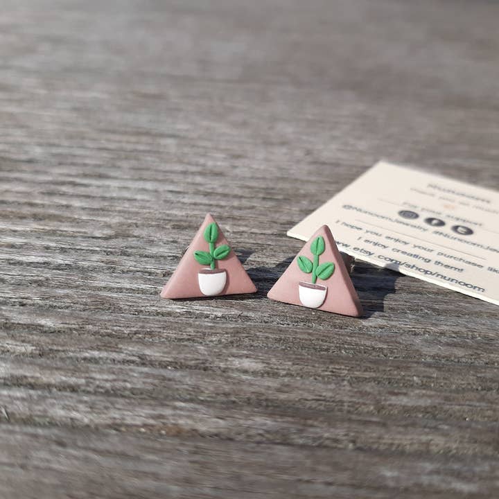 Boucles d'oreilles mignonnes en forme de plante, bijoux faits main en argile polymère pour la vente par NoomCottageClay