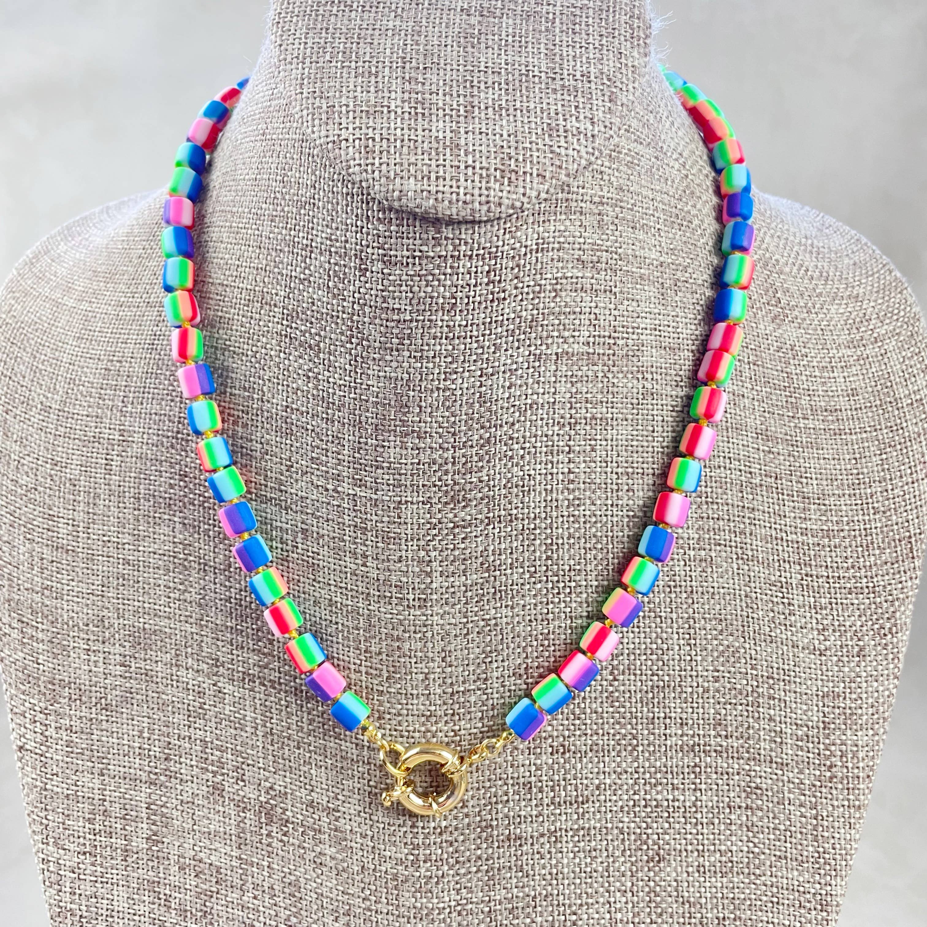 Ewelina Pas Jewelry - Vendita all'ingrosso Collane di perline/perle - Collana annodata a mano con perline in argilla polimerica Mira/Colorblock7