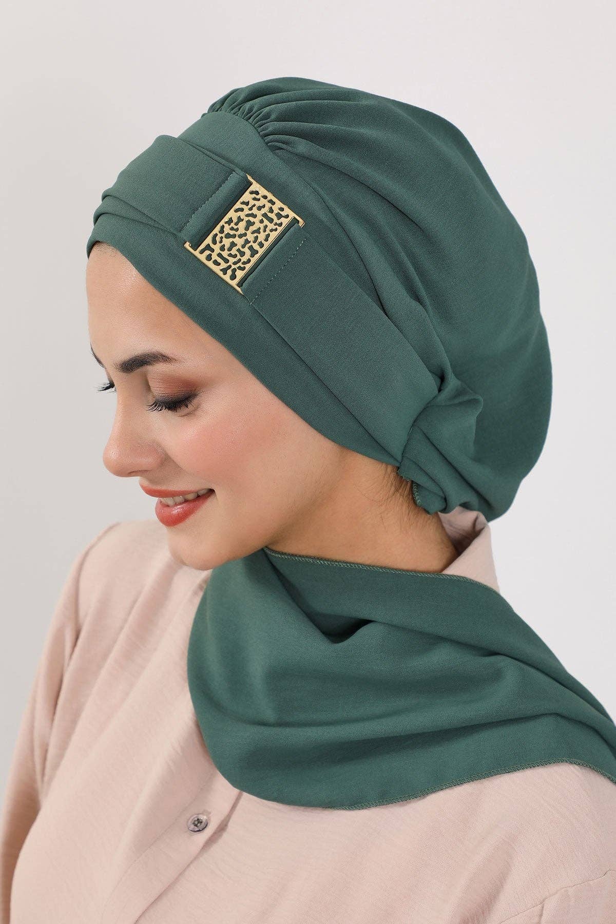 Aisha's Design – wholesale Hijab – Women’s – Modest Fashion Instant Aerobin Turban with Leopard Pattern Accessory, Pre-Tied Aerobin Hijab with Chic Metal Accessory,HT-11A37