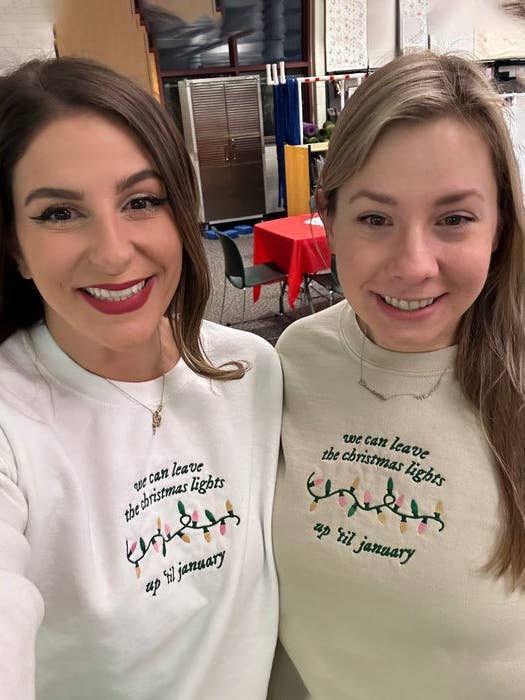 KINGLINGERIE - Wholesale Sweatshirt - Women's - Christmas Taylor Embroidered Unisex Crewneck Sweatshirt