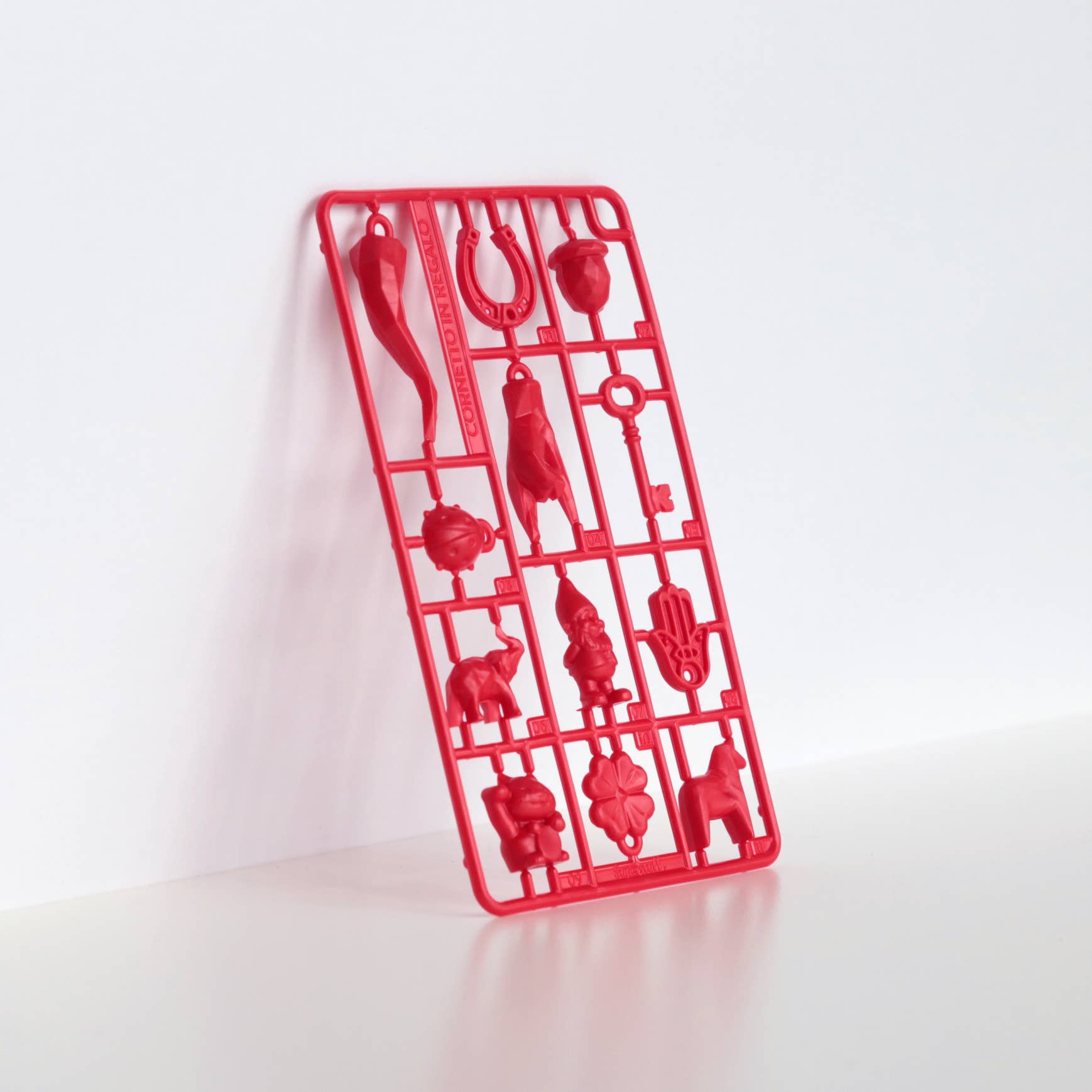 Superstuff – wholesale Skämtpresent/liten present – Scaramantikit med 12 lyckotalismaner och röd chili som gåva3