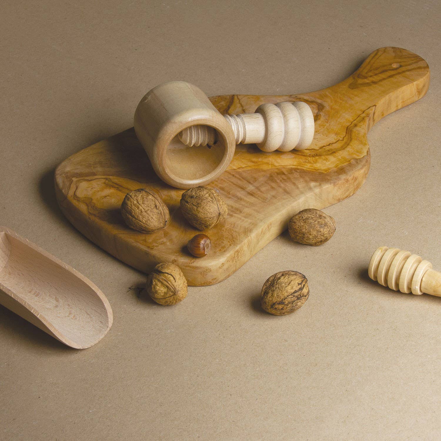 Ecodis - Grand Beau - Wholesale Holiday Nutcracker - Charm Wood Nutcracker1