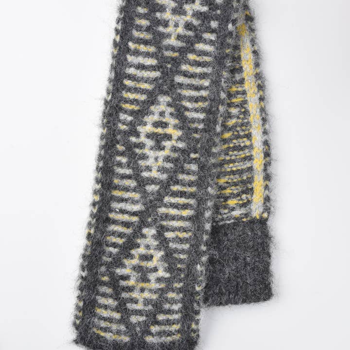 Funkyrel® Atzbranding Limited - Wholesale Scarf - Women's - Scarvii - Two-Tone Knitted Scarf with Slip-Through Design4