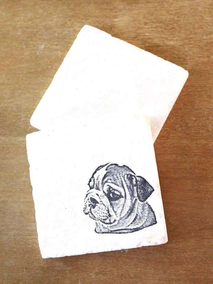 Sottobicchiere con cuccioli di Bulldog per la vendita all'ingrosso da parte di Lace, Grace & Peonies Marble Coasters