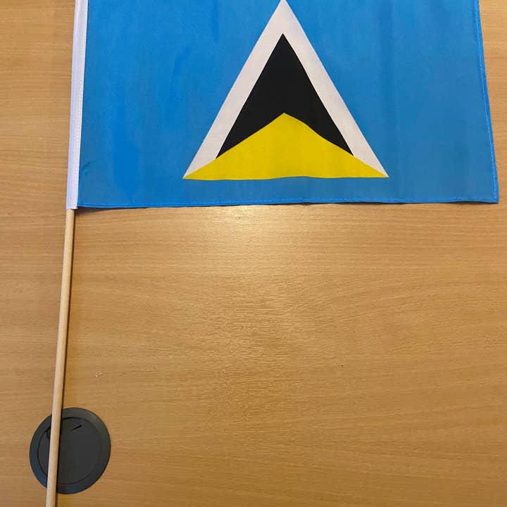 Grand drapeau à main de Sainte-Lucie de 18 x 12 pouces (vendu par dizaines) pour la vente par Worldwide Flags Ltd