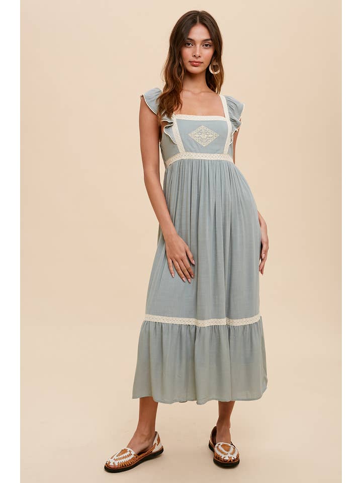 In Loom – Vestido - Mulher por atacado – Vestido avental com bordado e acabamento em renda3