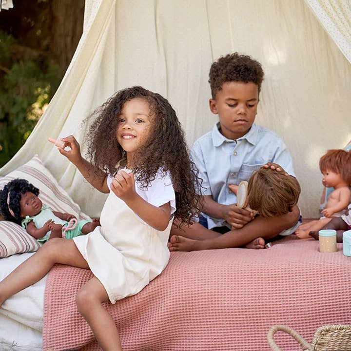 KsmToys - Venta al por mayor Muñeca - Niños - Muñeca de bebé con cabello suave y negro, niña con síndrome de Down, piel africana3