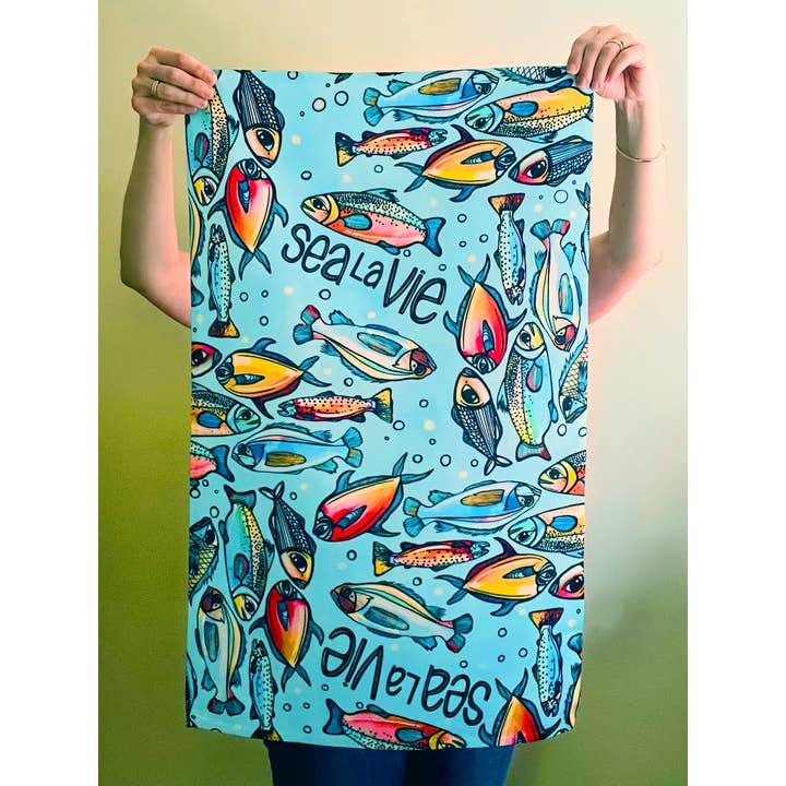 Torchon à vaisselle Sea La Vie, torchon de cuisine bleu avec poisson dans l'océan pour la vente par Atelier Vero Wholesale
