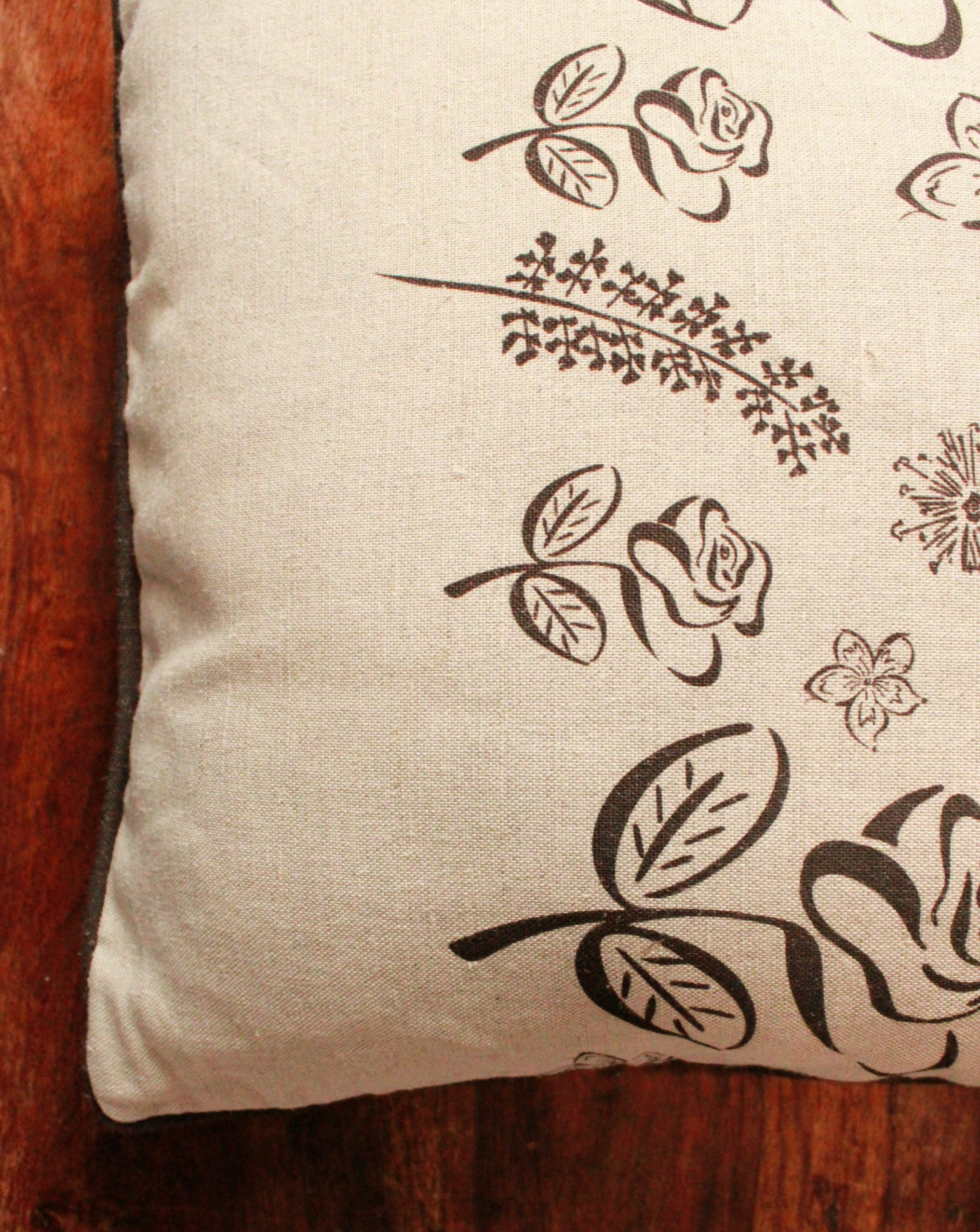 milly sands interiors ltd. – wholesale Throw/decorative pillow – English Heritage Cushion2