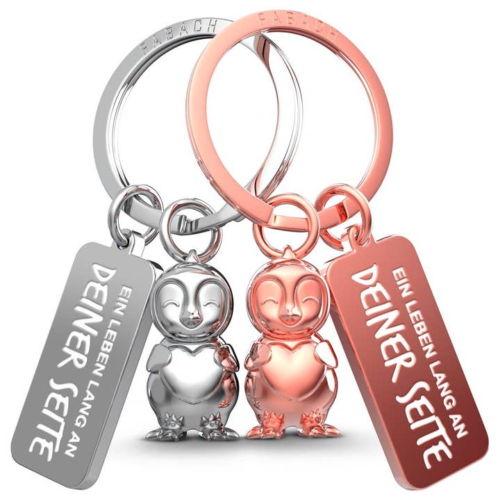 Frosty partnerhanger met hart - pinguïn sleutelhanger met gravure „A lifetime by your side” - schattige pinguïnhanger voor koppels voor wholesale door FABACH – Die Schlüsselanhänger-Schmiede