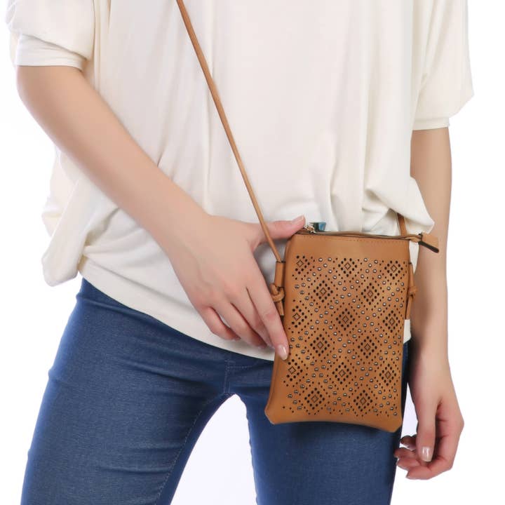 Beige - Lasergeschnittene Umhängetasche mit Nieten für den Großhandel von Shine Mark Accessories