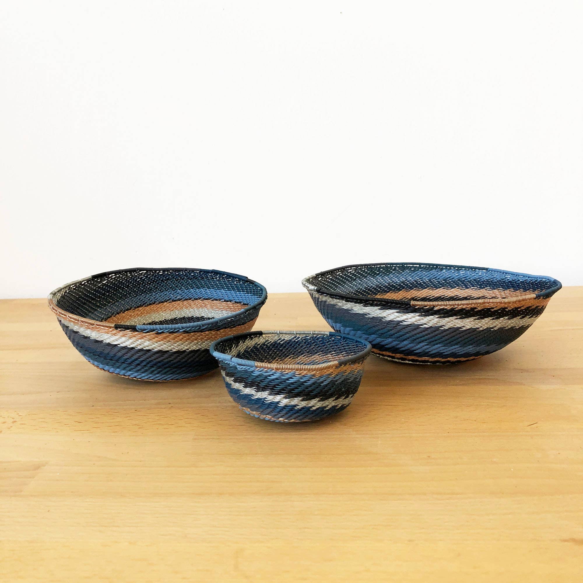 Amsha – Großhandel Dekorative Platte/Teller/Schüssel – Zulu Wire Bowl: Lichter der Stadt1