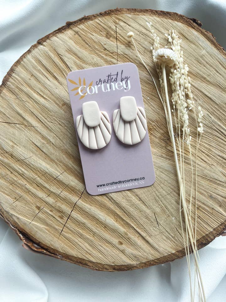 Estudo de declaração por atacado de Crafted by Cortney