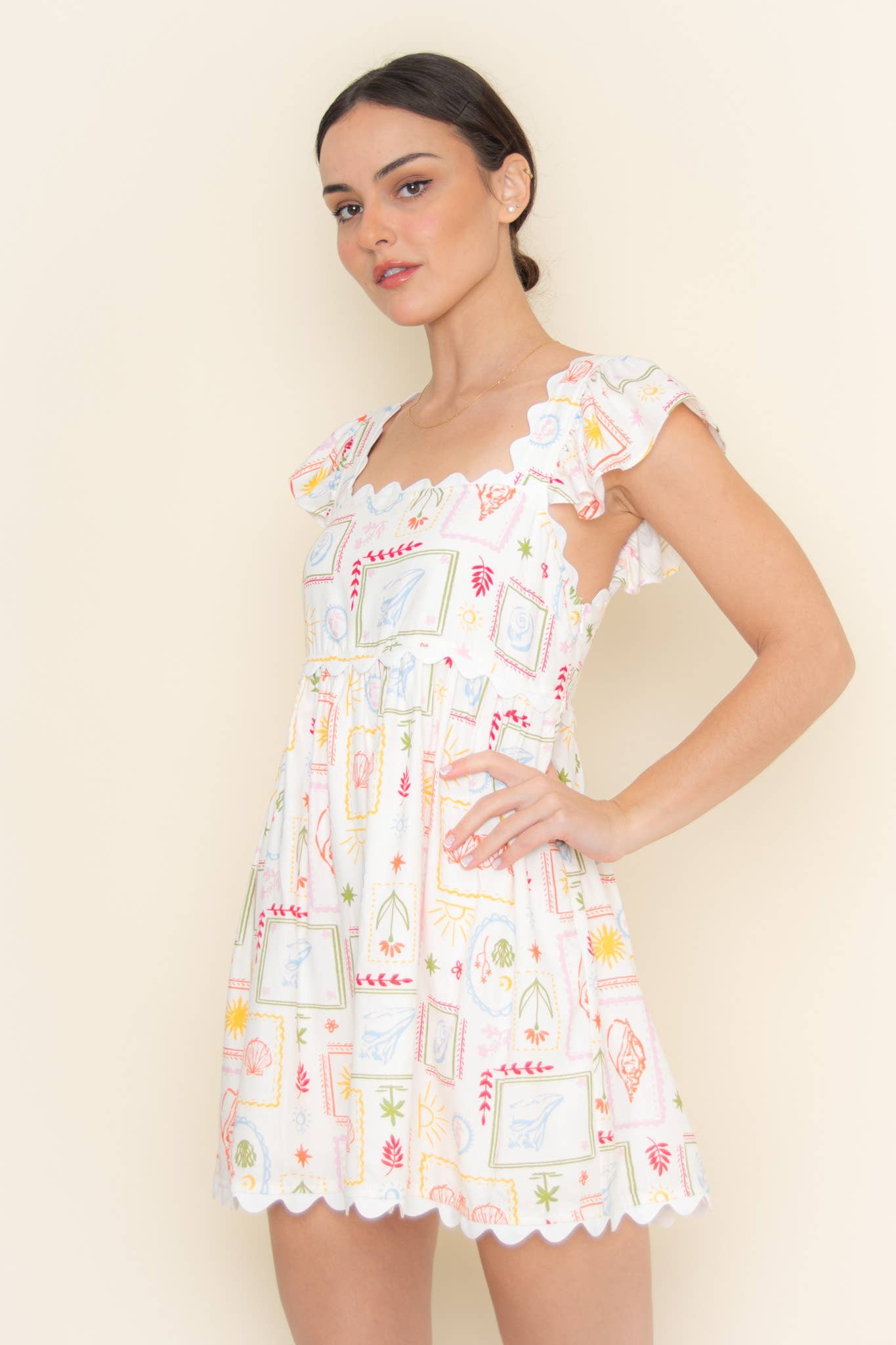 ELFENBEIN MULTI Fore Collection Mini-Kleid mit Colorblock, Muschel-Motiv und Rüschensäumen für den Großhandel auf Faire9