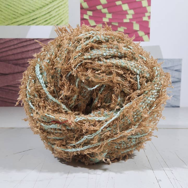 450g Fil de T-shirt Scruffy - 2ème qualité pour la vente par WelcomeYarn