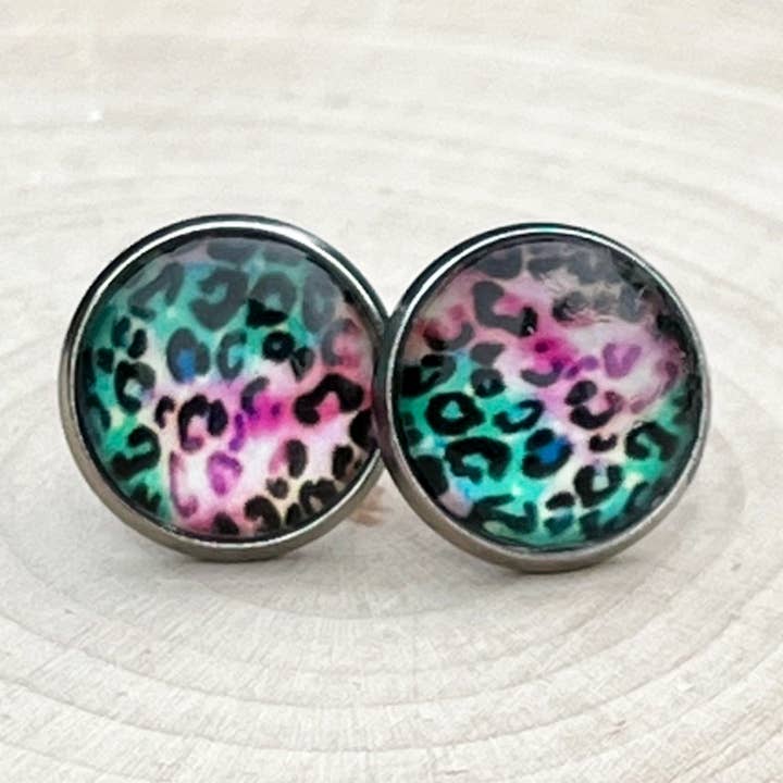 Pendientes de tuerca con estampado animal rosa menta para venta al por mayor de Lake and Lark