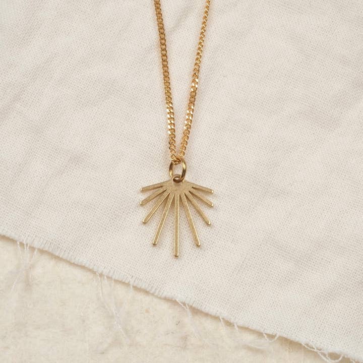 BRASSCAKE Jewelry – Engroshandel Halskæde med vedhæng – FELI halskæde// bæredygtig, halskæde, guld, messing