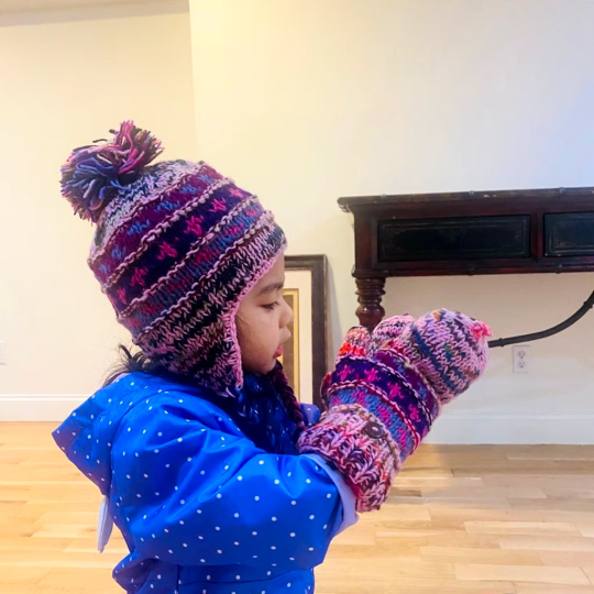Karma Nepal Crafts - Wholesale Winter Accessory Set - Kids - Hand Knit Winter Kids Hat with Gloves4