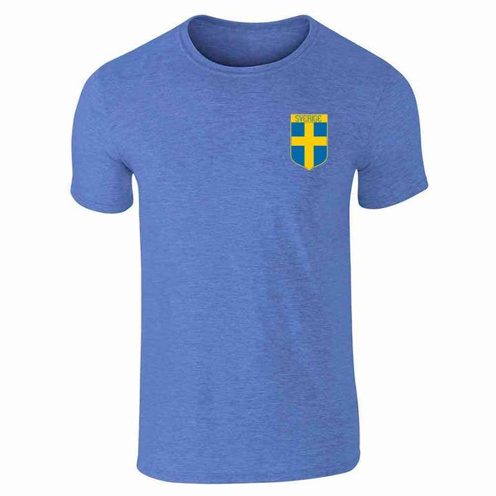 T-shirt unisexe rétro de l'équipe nationale suédoise de football pour la vente par Pop Threads