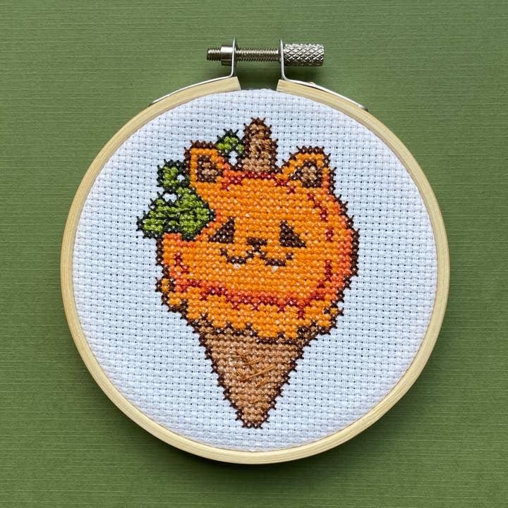 Gruselige Süßigkeiten von Bumbleberry Hollows Kreuzstichset für den Großhandel von Spot Colors