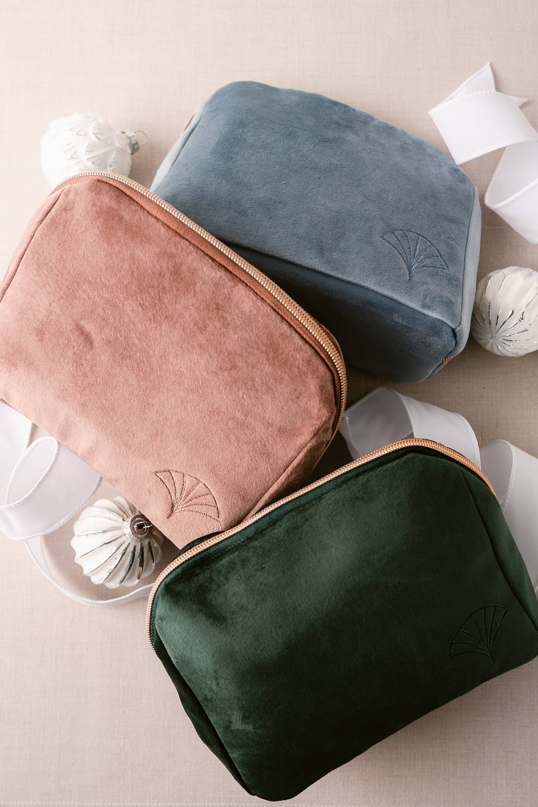 The Esty & Co® - Wholesale Makeup/Cosmetic Bag - Christmas Velvet Bag • Spa Gift • Cosmetics • Travel5
