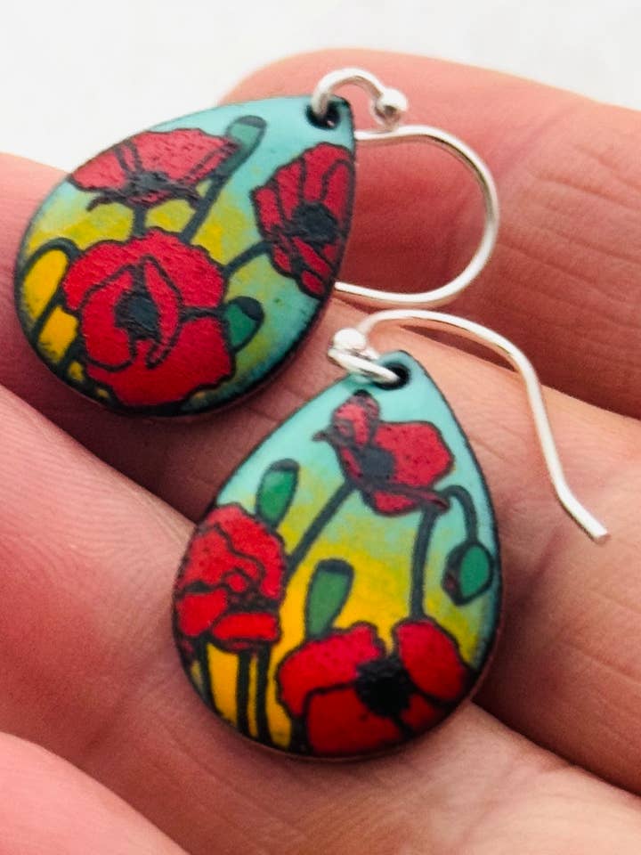 Boucles d'oreilles petites gouttes de pavot, émail vert menthe et jaune pour la vente par Magpie Mouse Studios