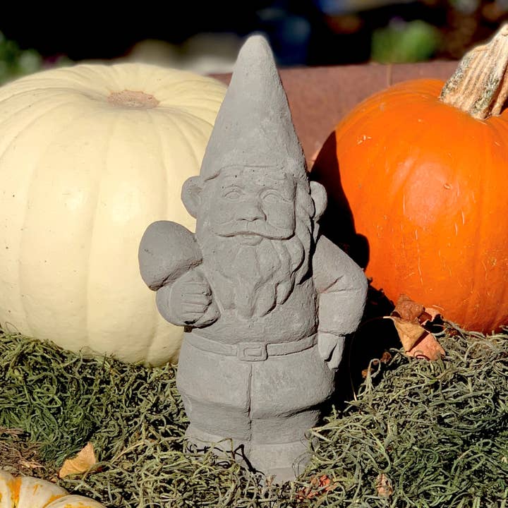 Designer Stone Inc - Wholesale Garden Gnome - Vintage Garden Gnomes Set of 1010