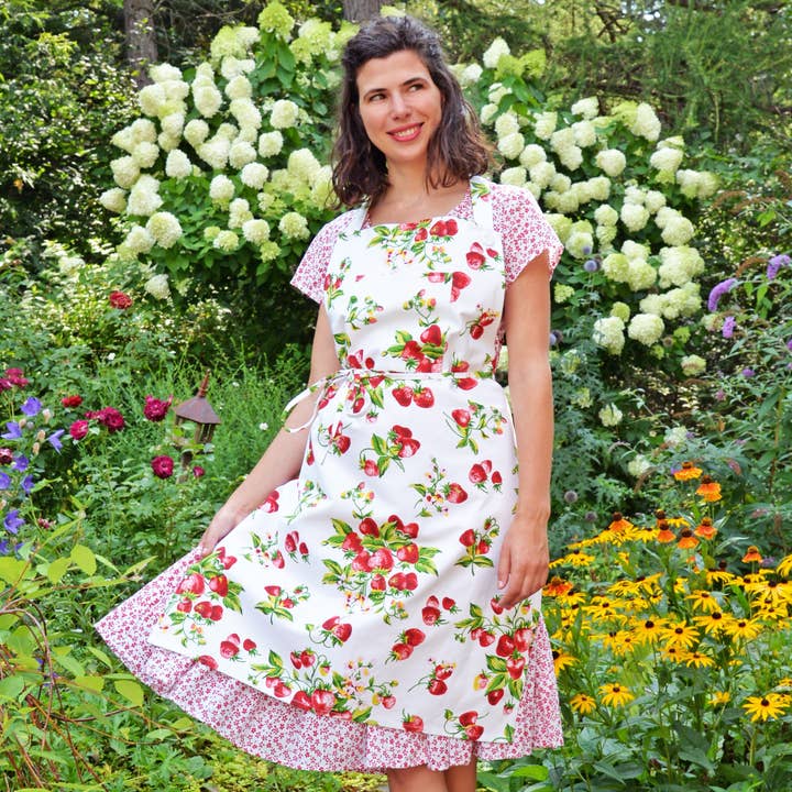 Strawberry Basket Chef Apron - Ecru for wholesale by April Cornell