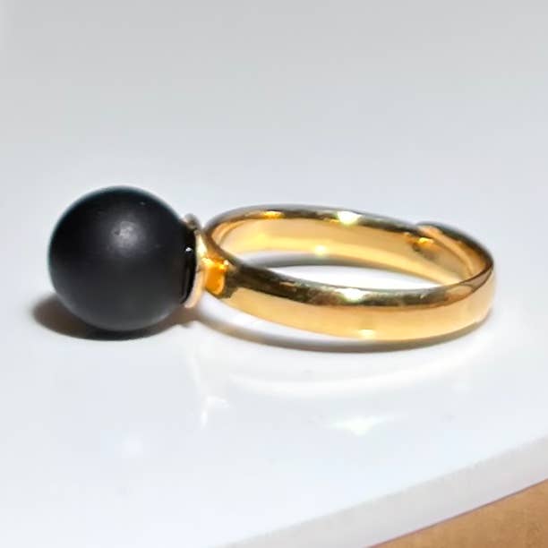 Bellum gold žiedas su juodu neblizgiu gintaru, sidabras arba auksuotas sidabras 925 per la vendita all'ingrosso da parte di Amby