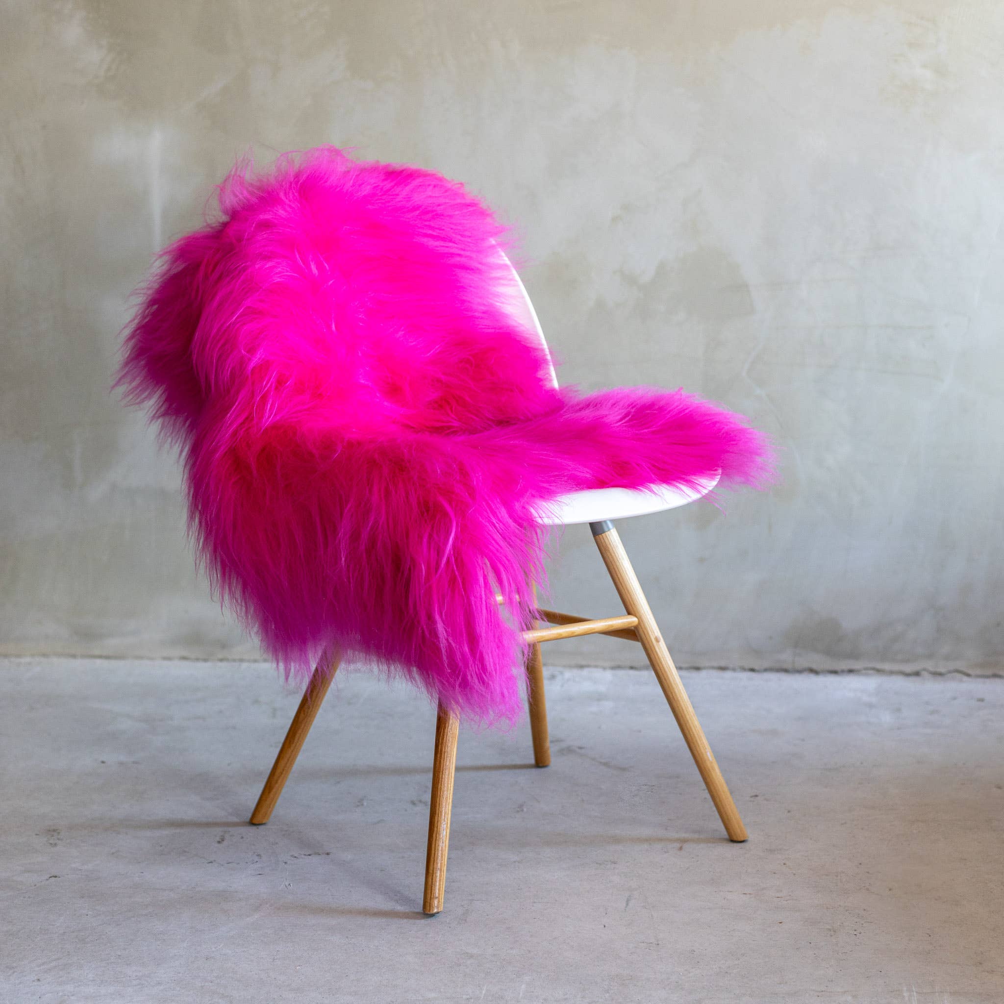Van Buren - Wholesale Chair - Icelandic sheepskin dyed | 16 colors11