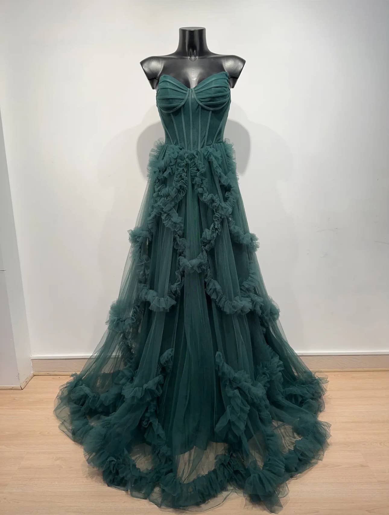 Lemon Nana – wholesale Gown – Women's – Emerald green tulle dress with a voluminous skirt2