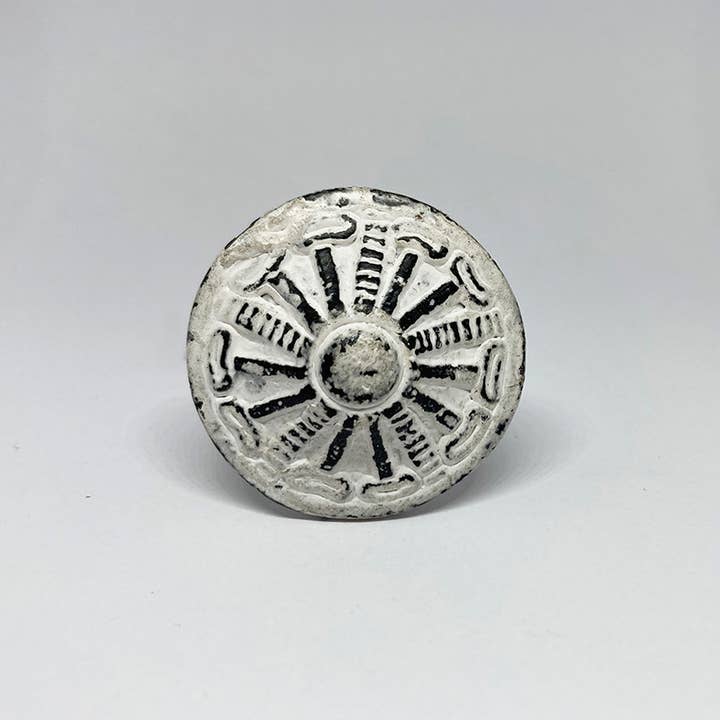 Pomello in ferro “Susan White” per la vendita all'ingrosso da parte di The Cherry in the cake