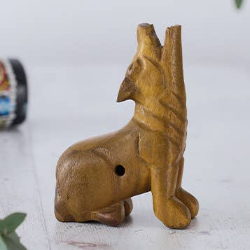 Flûte Sifflet de Loup Instrument Équitable en Bois Massif Fait Main pour la vente par Carved Culture