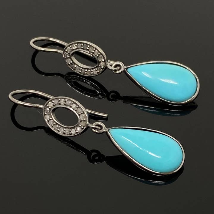 Boucles d'oreilles turquoise naturelle Sleeping Beauty, boucles d'oreilles en diamants pavés, boucles d'oreilles en pierres précieuses victoriennes, turquoise oeuf Robin, 1,60 po x 0,35 po pour la vente par Akstar Gems