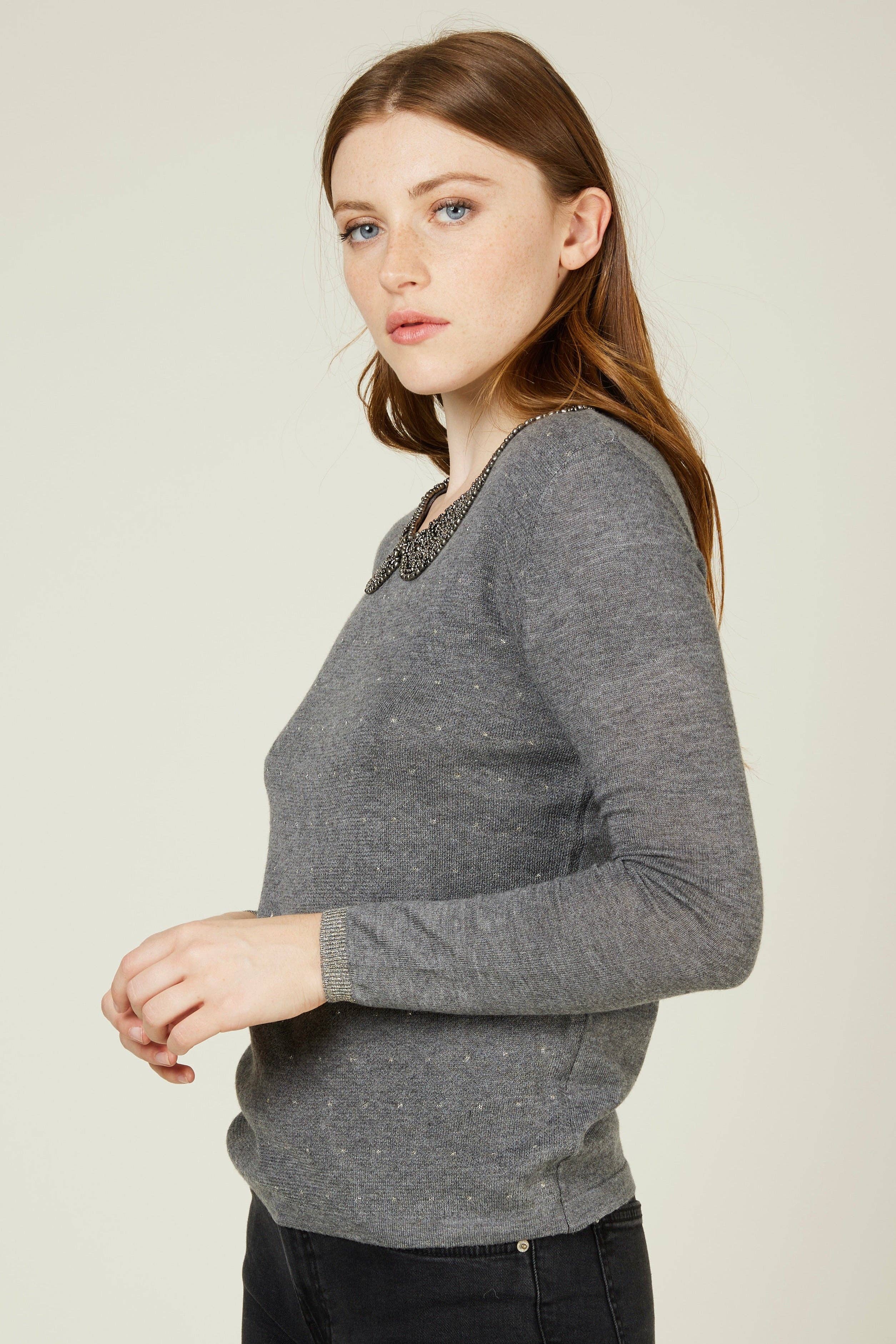 GREY PEARL RARE - Thin Peter Pan collar sweater with pearls for wholesale on Faire1