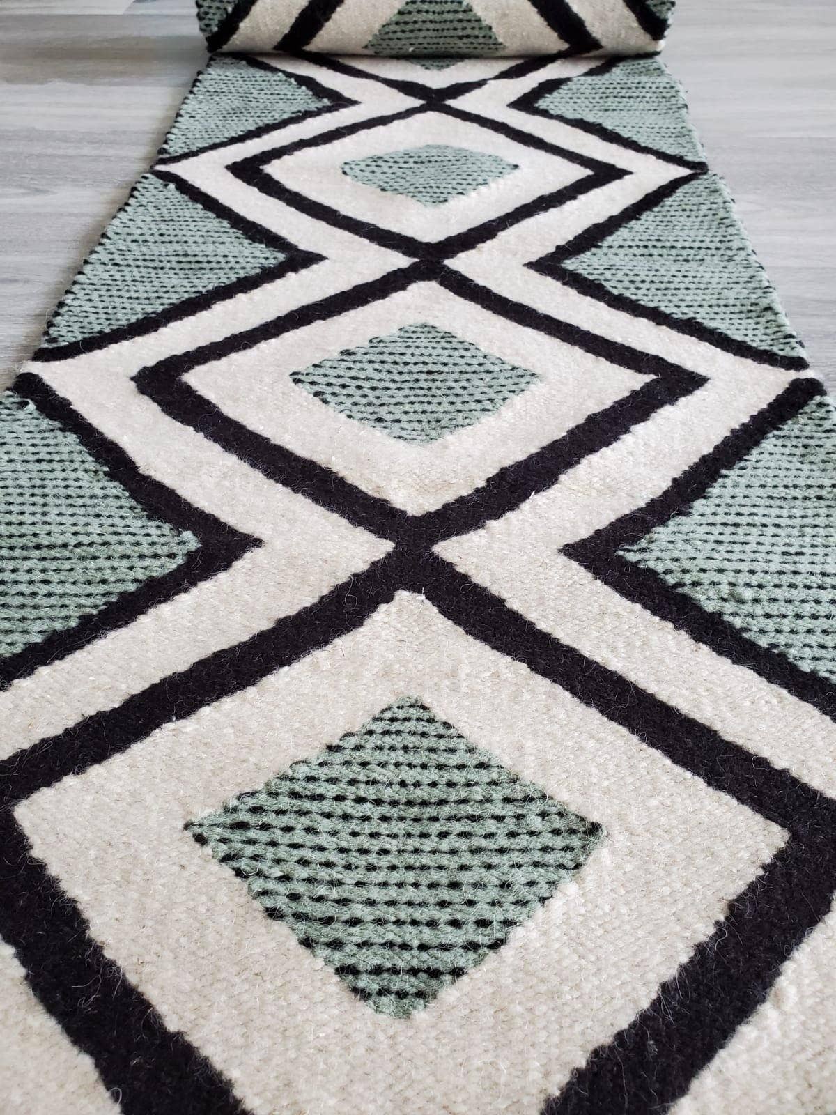 Mumo Toronto Inc – wholesale Table runner – Green Zada Table Runner1