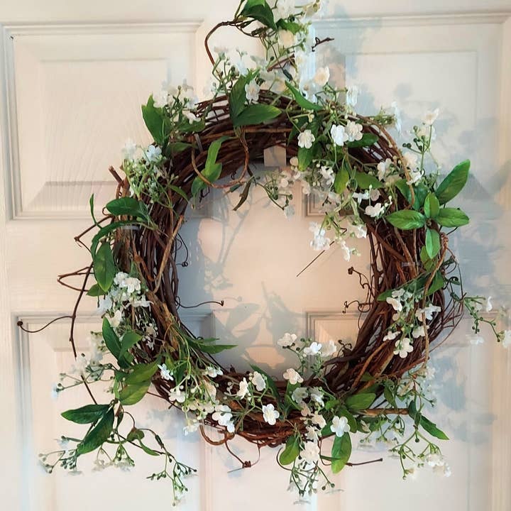 Vild fe blomst krans for engroshandel hos An Array of Wreaths, LLC