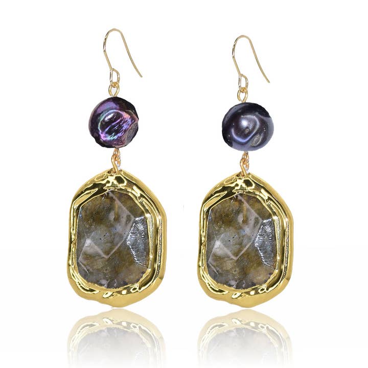 Labradorit x Peacock Pearl dinglende øreringe for engroshandel hos KARINE SULTAN