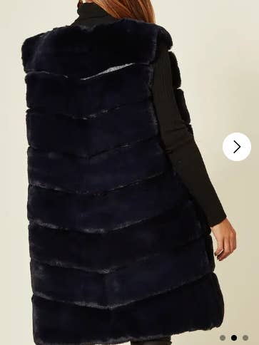 CY FASHION. LONDON – wholesale Väst - Dam – Plus Size Faux Päls Lång Väst i Marinblå2