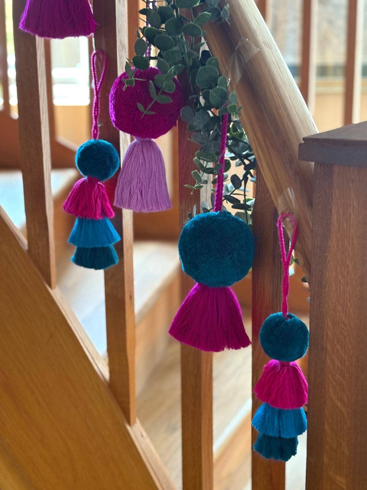 PomPom Galore – wholesale Juldekoration – Pom Pom Trio Tofs Juldekoration 5 cm, Juvelton Regal3