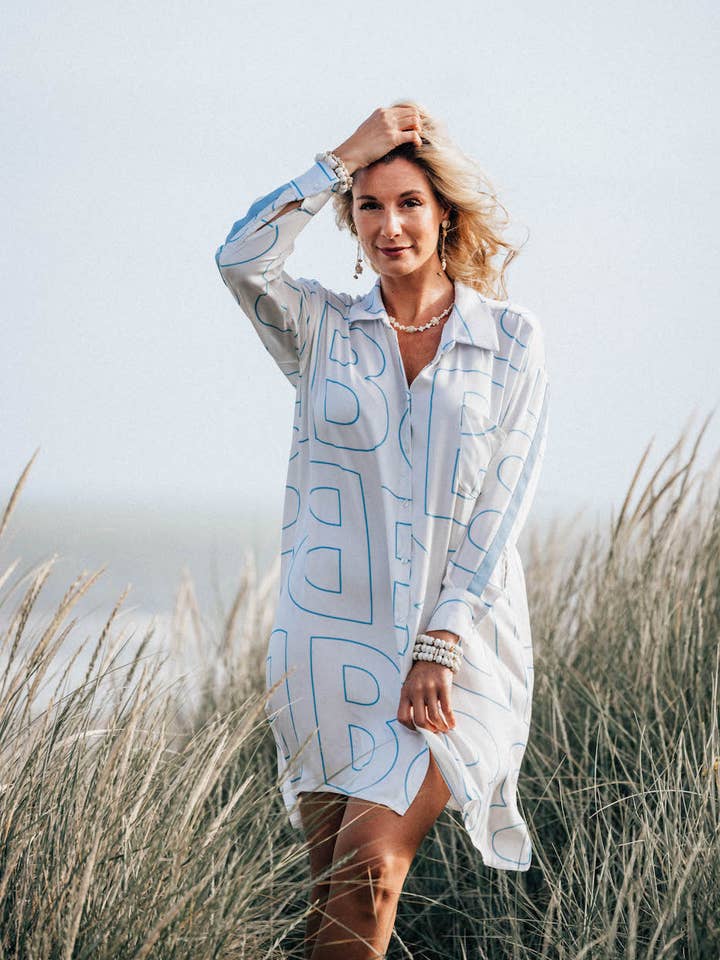 ANAIS - Robe Chemise Longue Blanc Bleu pour la vente par LES BLONDINETTES