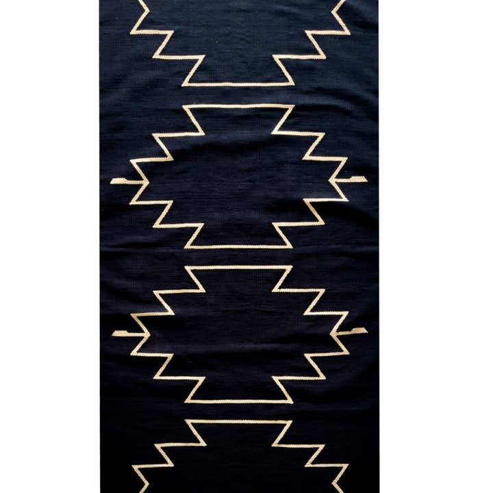 Mumo Toronto Inc - Wholesale Area rug - Cleo Black & White Handwoven Cotton Rug2