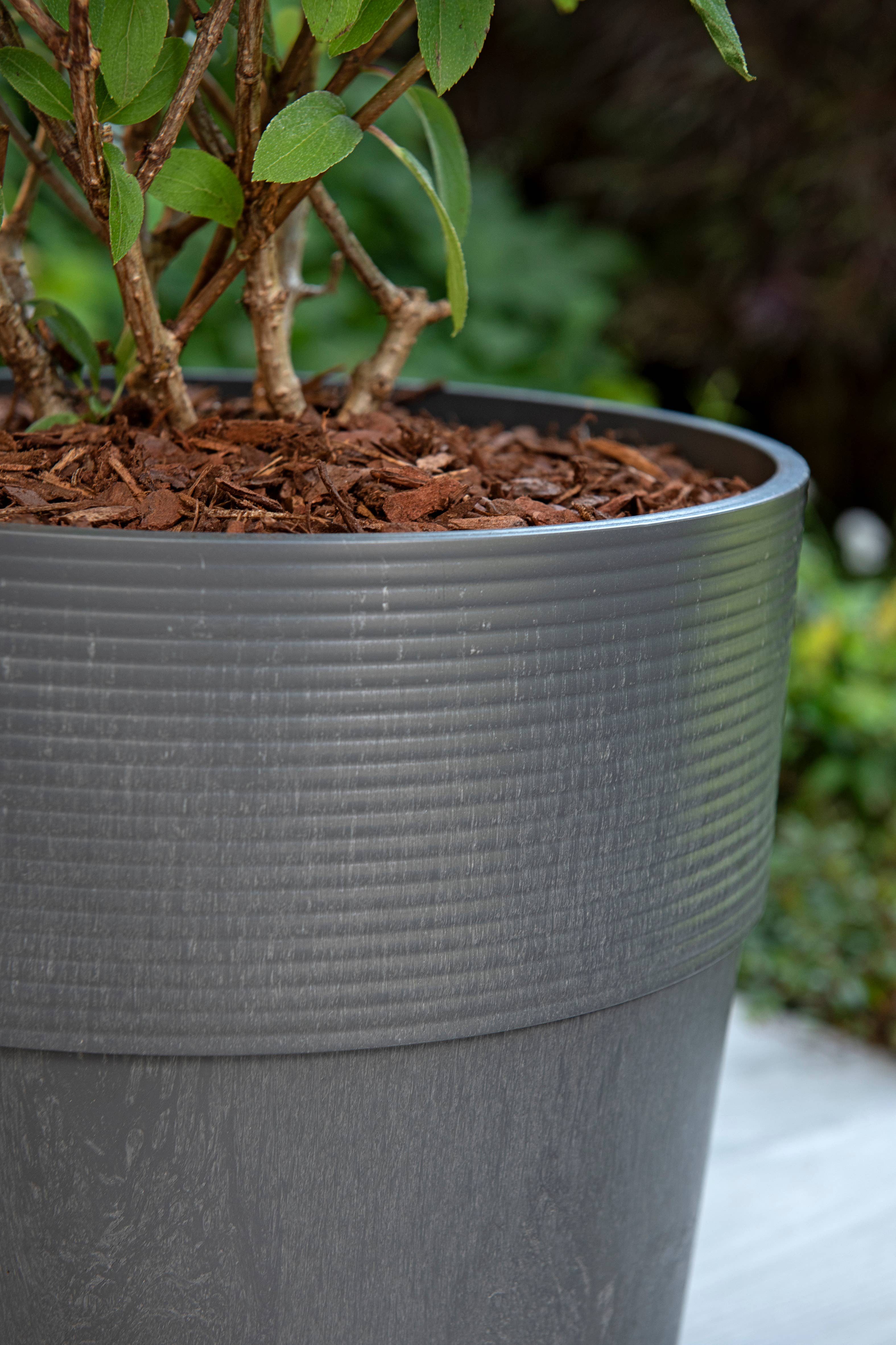 Scheurich - Wholesale Plant Pot - Groove+ 266 flower pot/planter with irrigation insert1