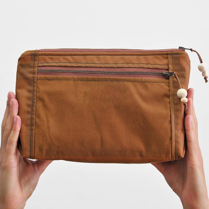 Wax Canvas Tvättväska - Caramel för wholesale av Lauren Holloway