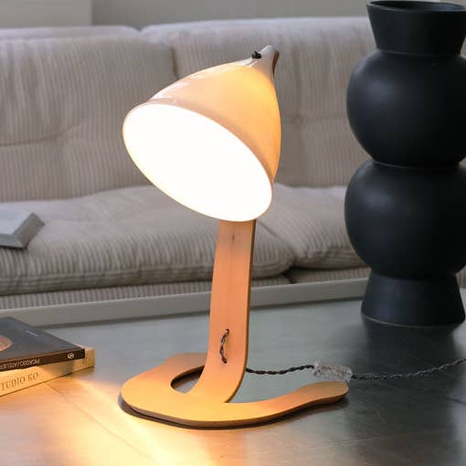 GRANDE CORNETTA DA APPOGGIARE, legno chiaro per la vendita all'ingrosso da parte di Tsé & Tsé