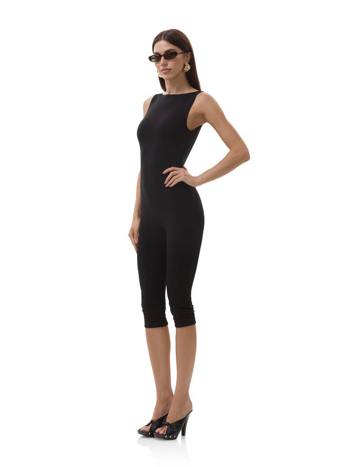 Noir Tahlia Capri Catsuit - Preto para venda a revendedores na Faire2